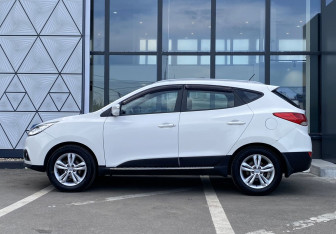 Подержанный автомобиль Hyundai ix35 2011 года (8 фото)
