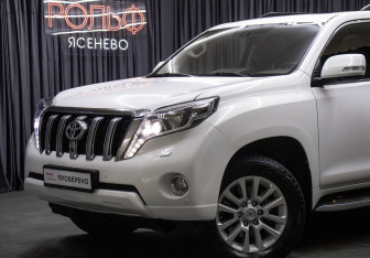 Подержанный автомобиль Toyota Land Cruiser Prado 2014 года (23 фото)