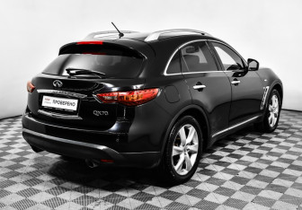 Подержанный автомобиль Infiniti QX70 2013 года (5 фото)