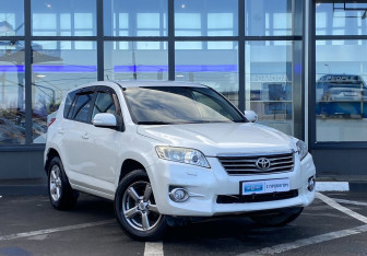 Подержанный автомобиль Toyota RAV4 2012 года (3 фото)