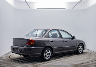 Подержанный автомобиль Kia Spectra Sedan 2006 года (5 фото)