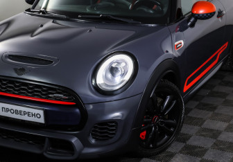 Подержанный автомобиль MINI Hatch 2017 года (25 фото)