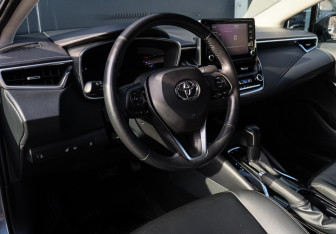 Подержанный автомобиль Toyota Corolla Sedan 2019 года (13 фото)