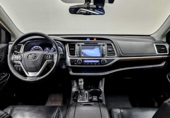 Подержанный автомобиль Toyota Highlander 2014 года (14 фото)