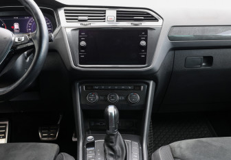 Подержанный автомобиль Volkswagen Tiguan 2018 года (15 фото)
