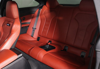 Подержанный автомобиль BMW M4 Coupe 2020 года (13 фото)