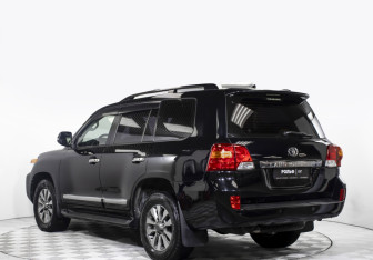 Подержанный автомобиль Toyota Land Cruiser Suv 2014 года (7 фото)