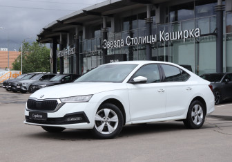 Подержанный автомобиль Skoda Octavia Liftback 2021 года (21 фото)