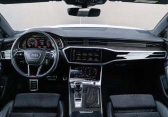 Подержанный автомобиль Audi A7 2018 года (10 фото)