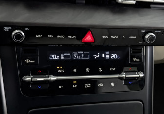Подержанный автомобиль Kia Carnival 2021 года (21 фото)