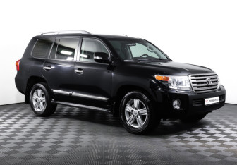Подержанный автомобиль Toyota Land Cruiser Suv 2012 года (3 фото)