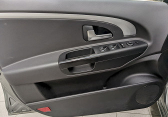 Подержанный автомобиль Kia Ceed Hatchback 2012 года (11 фото)