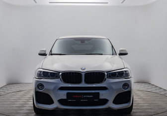 Подержанный автомобиль BMW X4 2018 года (8 фото)