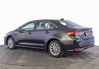 Подержанный автомобиль Toyota Corolla Sedan 2021 года (7 фото)