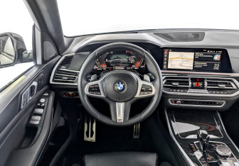 Подержанный автомобиль BMW X7 2020 года (22 фото)