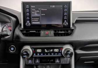 Подержанный автомобиль Toyota RAV4 2021 года (17 фото)