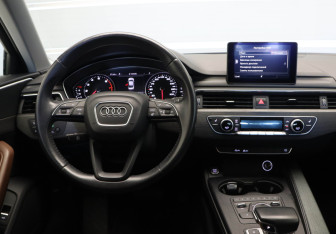 Подержанный автомобиль Audi A4 Sedan 2019 года (13 фото)