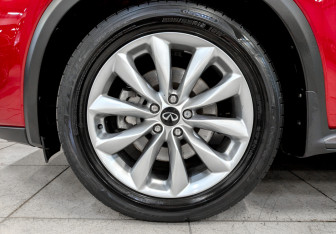 Подержанный автомобиль Infiniti QX50 2021 года (18 фото)