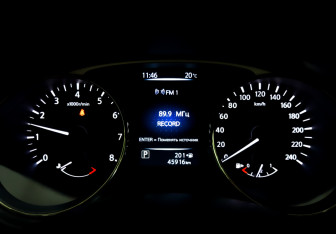 Подержанный автомобиль Nissan X-Trail 2015 года (12 фото)