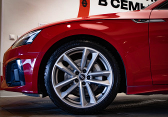 Подержанный автомобиль Audi A5 Liftback 2022 года (36 фото)