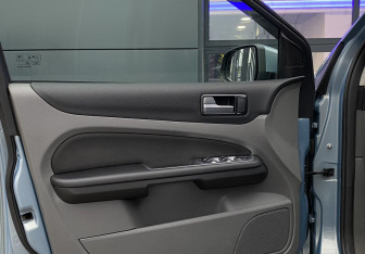 Подержанный автомобиль Ford Focus Hatchback 2010 года (14 фото)