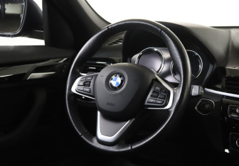 Подержанный автомобиль BMW X1 2022 года (15 фото)