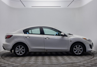 Подержанный автомобиль Mazda 3 Sedan 2011 года (6 фото)