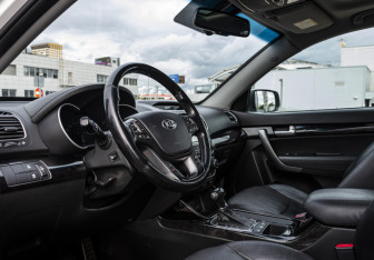 Подержанный автомобиль Kia Sorento 2013 года (9 фото)