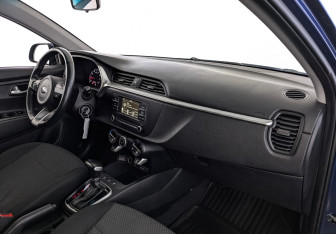 Подержанный автомобиль Kia Rio Hatchback 2021 года (12 фото)