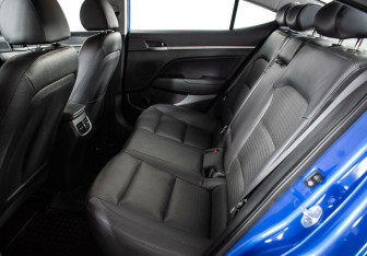 Подержанный автомобиль Hyundai Elantra Sedan 2016 года (10 фото)