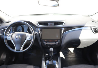 Подержанный автомобиль Nissan Qashqai 2017 года (13 фото)