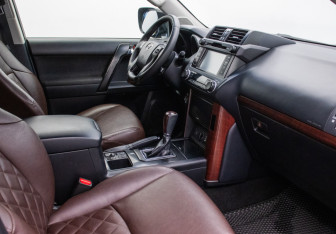 Подержанный автомобиль Toyota Land Cruiser Prado 2014 года (9 фото)