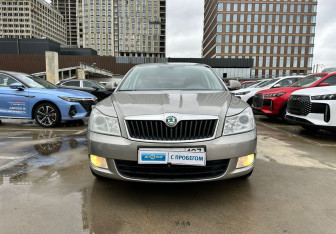 Подержанный автомобиль Skoda Octavia Liftback 2011 года (2 фото)