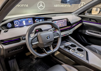 Подержанный автомобиль Changan UNI-V 2023 года (17 фото)