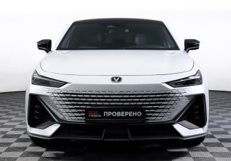 Подержанный автомобиль Changan UNI-V 2023 года (2 фото)