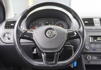 Подержанный автомобиль Volkswagen Polo Sedan 2017 года (15 фото)