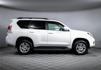 Подержанный автомобиль Toyota Land Cruiser Prado 2011 года (4 фото)
