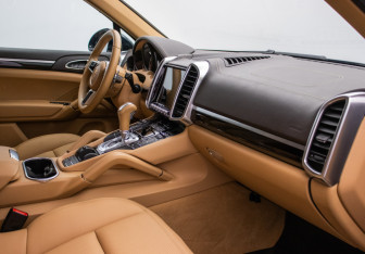 Подержанный автомобиль Porsche Cayenne 2015 года (9 фото)