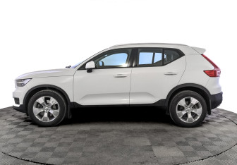Подержанный автомобиль Volvo XC40 2018 года (8 фото)