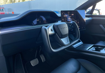 Подержанный автомобиль Tesla Model X 2023 года (13 фото)