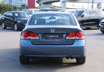 Подержанный автомобиль Honda Civic Sedan 2011 года (6 фото)