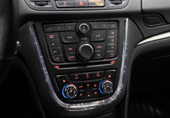 Подержанный автомобиль Opel Mokka 2013 года (18 фото)