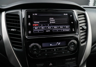 Подержанный автомобиль Mitsubishi Pajero Sport 2018 года (16 фото)