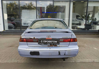 Подержанный автомобиль Toyota Camry Sedan 1996 года (7 фото)