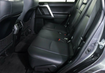 Подержанный автомобиль Toyota Land Cruiser Prado 2022 года (17 фото)