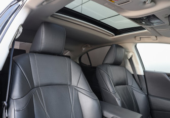 Подержанный автомобиль Lexus ES 2018 года (16 фото)