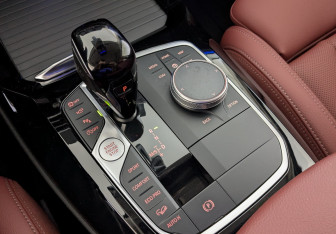 Подержанный автомобиль BMW X3 2024 года (16 фото)