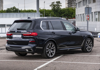 Подержанный автомобиль BMW X7 2019 года (5 фото)