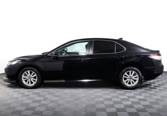 Подержанный автомобиль Toyota Camry Sedan 2018 года (8 фото)