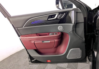 Подержанный автомобиль Hongqi E-HS9 2022 года (18 фото)